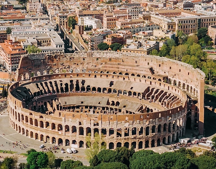 Veduta aerea del Colosseo